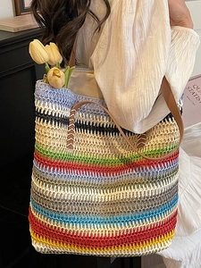 Sac fourre-tout de plage tissé coloré avec sangles en cuir et motif rayé pour l'été