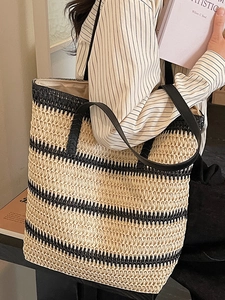 Grand sac fourre-tout tissé à rayures noires et beige avec anses en cuir sur l'épaule