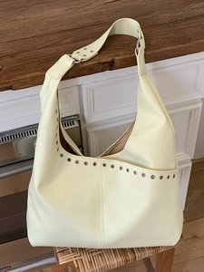 Große Damen PU-Leder Hobo-Tasche Mit Metallösen Nieten Schultertasche Retro Pendler Unterarm Tote Handtasche Mode