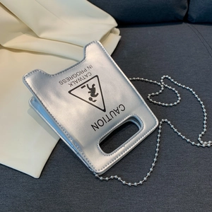 Sac à main argenté effet miroir avec imprimé Caution et chaîne à billes métalliques tendance