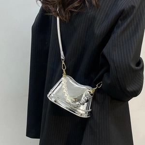 Sac seau argenté brillant pour femme avec chaîne en perles et bandoulière en cuir souple