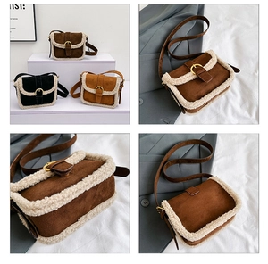 Détails de la texture en daim et bordure en polaire blanc cassé sur sacs bandoulière