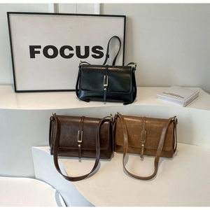 Sacs à bandoulière minimalistes en similicuir noir, marron et kaki avec boucles dorées
