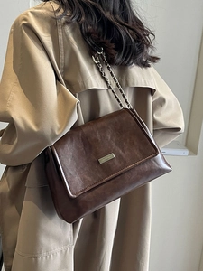 Retro deep brown large capacity tote bag with gold metal plaque and chain strap