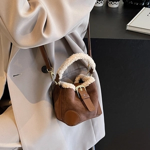 Women Retro Mini PU Bucket Bag With Faux Fur Trim Handheld Crossbody Bag For Autumn Winter Fashion Casual Plush Handbag