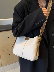 Retro-Einkaufstasche aus Leder in Creme mit braunem Rand und gewebtem Schultergurt
