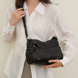 Sac bandoulière vintage en cuir lavé noir avec plusieurs fermetures éclair et grande capacité