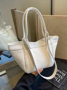 Sac à main seau blanc minimaliste avec détails dorés et double poignée pour femme
