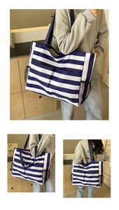 Mehrere Ansichten einer gestreiften Tragetasche in Marineblau für Shopping und Reisen.