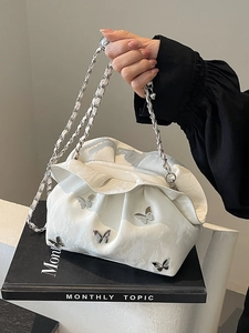 Sac Bandoulière Plissé Nuage à la Mode pour Femmes 2024 Nouveau Sac à Épaule en Cuir PU avec Chaîne et Papillon Petit Sac Seau