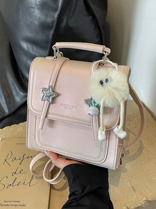 Mini Rucksack Damen Rosa Perlglanz mit Sternnieten und Plüschanhänger für Frauen