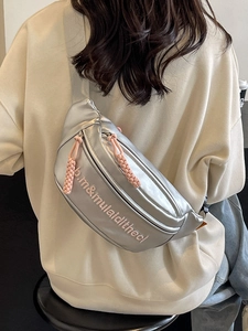 Marsupio da Donna in Pelle PU Argento Borsa da Petto con Ricamo Lettere alla Moda Borsa a Tracolla Metallica Sportiva