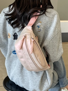 Borsa a tracolla sportiva rosa da donna con ricamo e cinturino regolabile