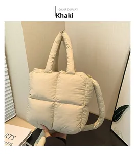 Détail du sac fourre-tout matelassé kaki avec poignées douces et bandoulière épaisse rembourrée