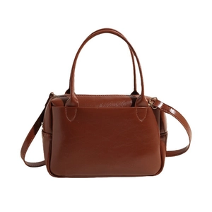 Sac à main minimaliste marron en cuir avec poignée et bandoulière réglable élégante
