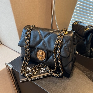 Sac à Épaule avec Chaîne Matelassée pour Femmes Sac Bandoulière en Cuir PU Rétro Petit Sac Carré de Luxe Mode Quotidienne