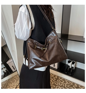 Detail view of the retro dark brown tote bag showing the glossy PU leather texture