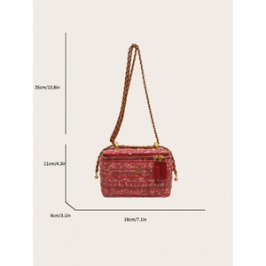 Pink tweed crossbody bag with gold chain strap and flower logo, 18x11x8 cm dimensions