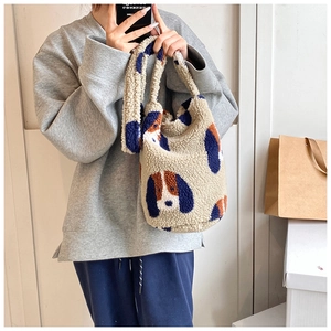 Mirror selfie showing the medium size of the fluffy sherpa tote bag for daily wear
