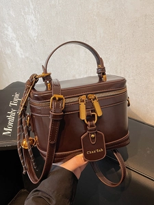 Retro PU Leather Box Shaped Handbag For Women Vintage Square Crossbody Bag With Top Handle And Hanging Charm Commuter Bag