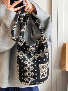 Fuzzy lamb wool tote bag with black and white contrast geometric pattern and stylish B logo