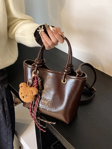 Borsa a Secchiello in Pelle PU Vintage da Donna Borsa a Mano Retro con Ciondolo a Orsetto Tracolla con Sciarpa Piccola Borsa a Spalla