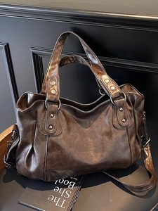 Grand Sac Fourre-tout en Cuir PU Vintage pour Femmes Sac à Bandoulière Plissé à Rivets Rétro Sac à Main Décontracté Couleur Unie