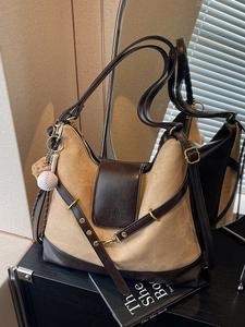 Retro canvas hobo bag in beige and brown leather with baseball charm for daily commute