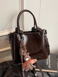 Sac seau en cuir ciré marron foncé avec poignées à nœuds et bandoulière amovible