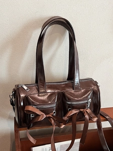 Sac à Épaule Balletcore pour Femmes en Similicuir PU Brillant Décor de Nœud Forme Cylindre Rétro Double Poche à Fermeture Éclair