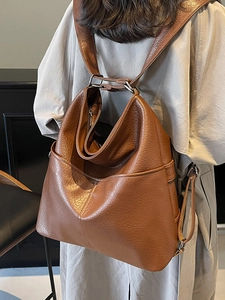 Sac à dos rétro en cuir souple caramel avec texture grainée lychee pour femmes chic