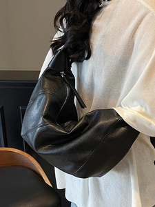Borsa hobo minimalista in morbida pelle nera da donna con grande capacità e zip in argento