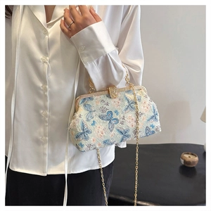 Exquisite Stickerei auf blauer Vintage-Spitzenabendtasche mit Blumen- und Schmetterlingen