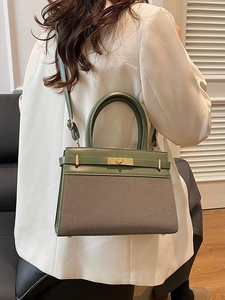 Sac à main en toile et cuir vert olive avec fermoir pivotant en métal pour femme