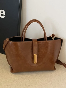 Minimalist vintage brown oil wax leather bucket bag with golden buckle for women