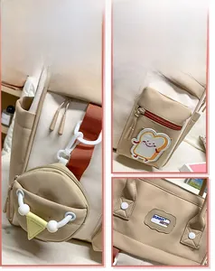 Détails du sac à dos en toile avec broderie de toast et mini porte-monnaie rond