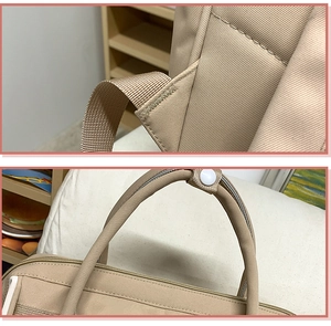 Détails des coutures renforcées des bretelles et fermeture par bouton du sac à dos