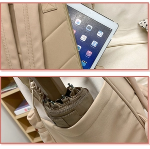 Détail du sac à dos en nylon avec compartiment pour tablette et poche latérale pour parapluie