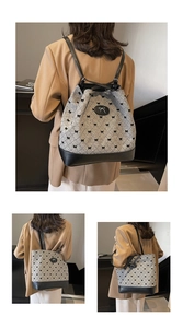 Détails de l'imprimé nœuds, fermeture à cordon et texture en toile matelassée grise du sac