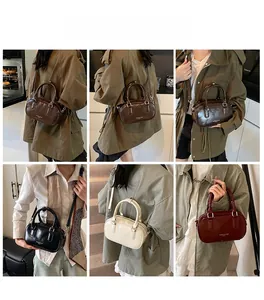Collage de sacs Boston vintage en plusieurs coloris présentés par un mannequin réel