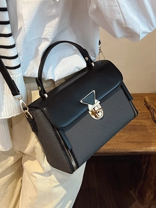 Minimalistische zweifarbige Umhängetasche für Damen mit goldener Schnalle