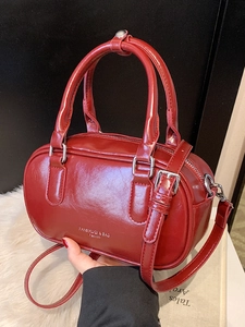 Sac à main Boston rouge verni avec poignées et bandoulière réglable pour femme
