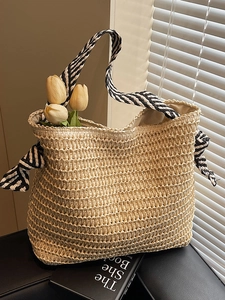 Sac fourre-tout en paille avec rubans rayés pour vacances d'été, plage et style décontracté