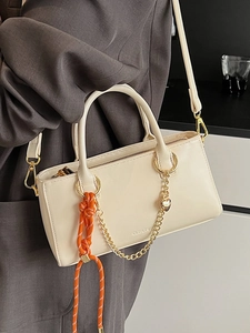 Sac bandoulière minimaliste en cuir ciré blanc crème avec corde tressée et charm en cœur
