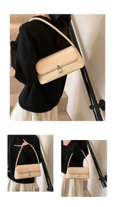 Détails du sac baguette beige crème avec textures en cuir lisse et tissu de tissage