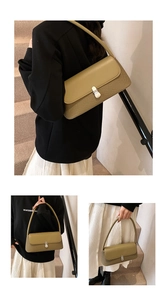 Détail du sac à bandoulière jaune moutarde avec texture tissée et boucle en argent