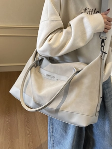 Minimalist light gray tote bag with a large capacity and adjustable shoulder strap for women