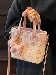 Sac seau rose à motif d'étoiles avec breloque chien et bandoulière pour femmes
