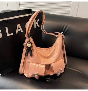 Detail of pink oil-waxed leather tote bag with functional pockets and vintage charm