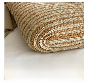 Gros plan sur les coutures précises et la texture en spirale tissée du sac fourre-tout